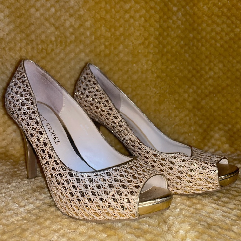 Audrey Brooke Pumps - Women’s size 6.5